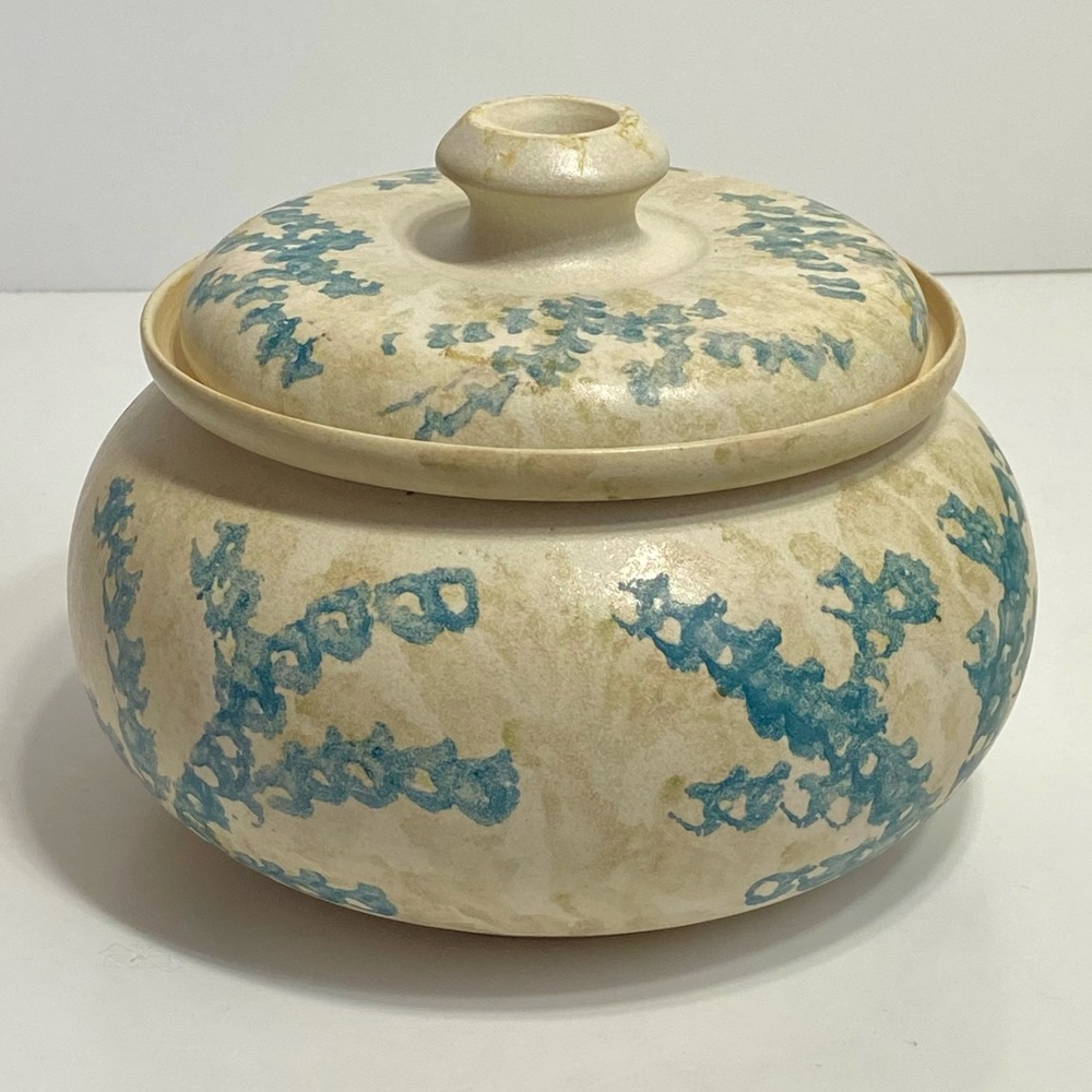 VERMONT POTTERY ELIZABETH ROMAN Studio Art Sponge Ware Pottery Dutch Oven MINT